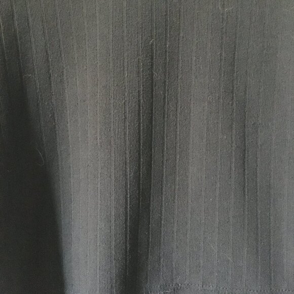Stretchy Cropped Black Ribbed Top - Picture 3 of 11